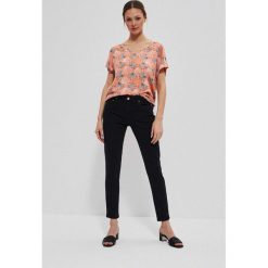Jeansy push up grafitowe. Szare jeansy damskie MOODO. W wyprzedaży za 41.99 zł.