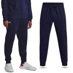 Spodnie dresowe męskie UNDER ARMOUR Rival Fleece joggery. Niebieskie spodnie dresowe męskie Under Armour, bez wzorów, z dresówki. W wyprzedaży za 163.50 zł.