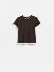 T-shirt z dodatkiem lyocellu - ciemnobrązowy. Brązowe t-shirty damskie Reserved, l, bez wzorów, z bawełny, bez kołnierzyka. Za 59.99 zł.