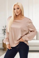 Beżowa satynowa bluzka Bella z łezką na plecach PLUS SIZE XXL OVERSIZE WIOSNA. Brązowe bluzki damskie Moda Size Plus Iwanek, plus size, bez wzorów, z elastanu, biznesowe, bez kołnierzyka, plus size, bez ramiączek. Za 219.90 zł.