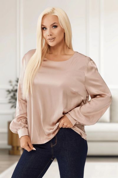 Beżowa satynowa bluzka Bella z łezką na plecach PLUS SIZE XXL OVERSIZE WIOSNA. Brązowe bluzki damskie Moda Size Plus Iwanek, plus size, bez wzorów, z elastanu, biznesowe, bez kołnierzyka, plus size, bez ramiączek. Za 219.90 zł.