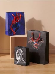 Torba prezentowa Spider-Man 3 pack - wielobarwny. Torebki klasyczne damskie Sinsay, bez wzorów, bez dodatków. W wyprzedaży za 6.99 zł.