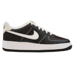 Buty sportowe damskie Nike Air Force 1 LOW S50 niskie. Białe buty sportowe na co dzień damskie Nike, bez wzorów, nike air force. Za 428.99 zł.