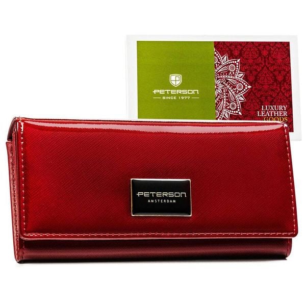 Modny portfel damski czerwony z lakierowanej skóry naturalnej PTN PH22-1-SAF Peterson. Czerwone portfele damskie Peterson, bez wzorów, ze skóry. Za 86.99 zł.