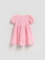 Muślinowa sukienka z haftem - pastelowy róż. Czerwone sukienki dziewczęce Reserved, bez wzorów, z bawełny, bez ramiączek. Za 79.99 zł.