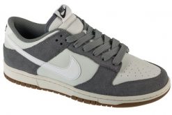 Buty sportowe Sneakersy męskie, Dunk Low Retro SE. Szare buty sportowe na co dzień męskie Nike, z materiału, bez zapięcia, trekkingowe. Za 499.99 zł.