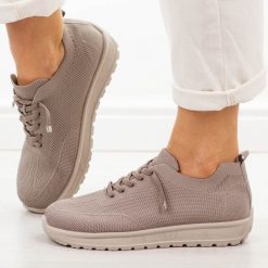 Fango sportowe buty damskie News 231. Brązowe buty sportowe na co dzień damskie NEWS, bez wzorów, z dresówki, trekkingowe. Za 129.00 zł.