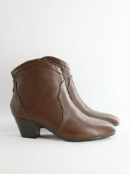 Bellucci Botki w kolorze brązowym rozmiar: 41. Brązowe botki damskie Bellucci, eleganckie, bez obcasa, bez zapięcia. Za 152.99 zł.