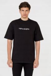 BALENCIAGA Czarny t-shirt z białym logo. Czarne t-shirty męskie Balenciaga, m, bez wzorów, ze lnu, bez kołnierzyka. W wyprzedaży za 799.99 zł.