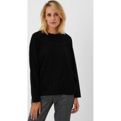 Bluza czarna z dżetami. Czarne bluzy bez kaptura damskie MOODO, s, z bawełny. W wyprzedaży za 29.99 zł.