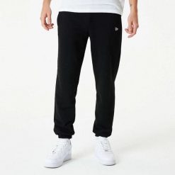 Spodnie do biegania New Era Essentials. Czarne spodnie wizytowe męskie New Era. W wyprzedaży za 216.50 zł.