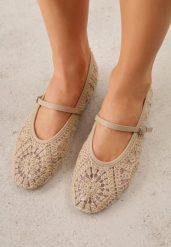 Ciemnobeżowe Plecione Balerinki Boho w Stylu Mary Jane z Siateczki Raithea. Brązowe baleriny damskie Renee, w ażurowe wzory, bez obcasa. Za 89.99 zł.