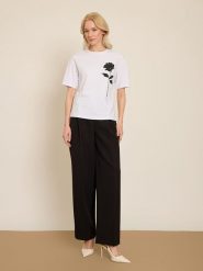 BGN Koszulka w kolorze białym rozmiar: 38. Białe bluzki damskie BGN, bez wzorów, bez kołnierzyka, bez ramiączek. Za 56.99 zł.