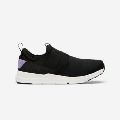 Buty do chodzenia damskie Newfeel PW 160 Slip On. Białe trampki i tenisówki damskie Decathlon, bez wzorów, z kauczuku. Za 119.99 zł.