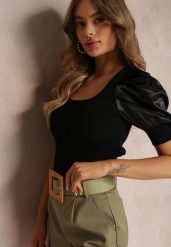 Czarna Prążkowana Bluzka z Satynowymi Rękawami Thinih. Czarne bluzki damskie Renee, bez wzorów, z dzianiny, eleganckie, bez kołnierzyka, bez ramiączek. Za 44.99 zł.