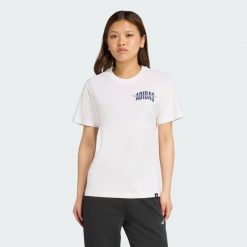 Koszulka Collegiate Graphic. Białe bluzki sportowe damskie Adidas, xs, bez wzorów, z bawełny, bez ramiączek. W wyprzedaży za 81.75 zł.