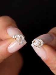 Lodie Silver Srebrne kolczyki-wkrętki z cyrkoniami rozmiar: onesize. Szare kolczyki damskie Lodie Silver, z cyrkonią, srebrne. Za 44.45 zł.