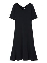 TATUUM Sukienka w kolorze granatowym rozmiar: XL. Niebieskie sukienki damskie Tatuum, xl, bez wzorów, bez kołnierzyka, bez ramiączek, midi, rozkloszowane. Za 174.84 zł.