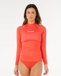 T-Shirt Surf Classic marki anti-UV dla kobiet. Czerwone t-shirty damskie Rip Curl, l, bez wzorów, z materiału, bez kołnierzyka. Za 169.99 zł.