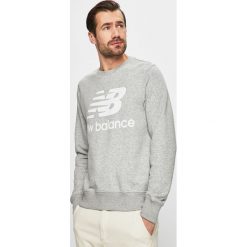New Balance - Bluza. Szare bluzy bez kaptura męskie New Balance, l, z bawełny. W wyprzedaży za 169.90 zł.