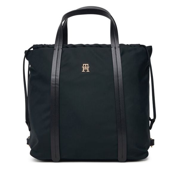 Plecak Tommy Hilfiger. Czarne plecaki damskie Tommy Hilfiger, bez wzorów, z nylonu. Za 489.99 zł.