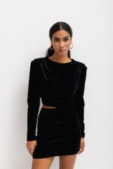 Sukienka z wycięciem i długim rękawem w kolorze BLACK VELVET - MATHILDE-XS. Czarne sukienki damskie Marsala, na co dzień, s, bez wzorów, z gumy, z asymetrycznym kołnierzem, bez ramiączek, mini, asymetryczne. W wyprzedaży za 99.98 zł.