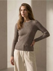 Prążkowany sweter z wiskozą - Inny. Swetry klasyczne damskie Sinsay, l, prążkowane, bez kołnierzyka. Za 29.99 zł.