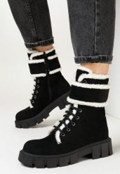 Czarne Botki Workery z Futrzanymi Lamówkami Lolis. Czarne botki damskie Born2be, z futra, bez obcasa, na płaskiej podeszwie, bez zapięcia. Za 74.99 zł.
