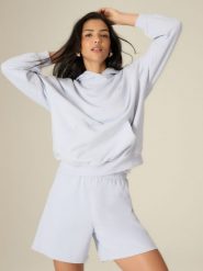 4F Bluza dresowa loose z kapturem damska - niebieska XS. Niebieskie bluzy sportowe damskie 4f, xs, bez wzorów, z dresówki, bez ramiączek, z kapturem. Za 159.99 zł.