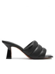 DKNY Klapki Kady K1462882 Czarny. Czarne klapki damskie DKNY, bez wzorów, ze skóry, bez obcasa. Za 959.99 zł.