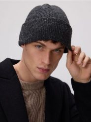 Czapka beanie z domieszką wełny - ciemnoszary. Szare czapki męskie Reserved, bez wzorów, z wełny. W wyprzedaży za 49.99 zł.