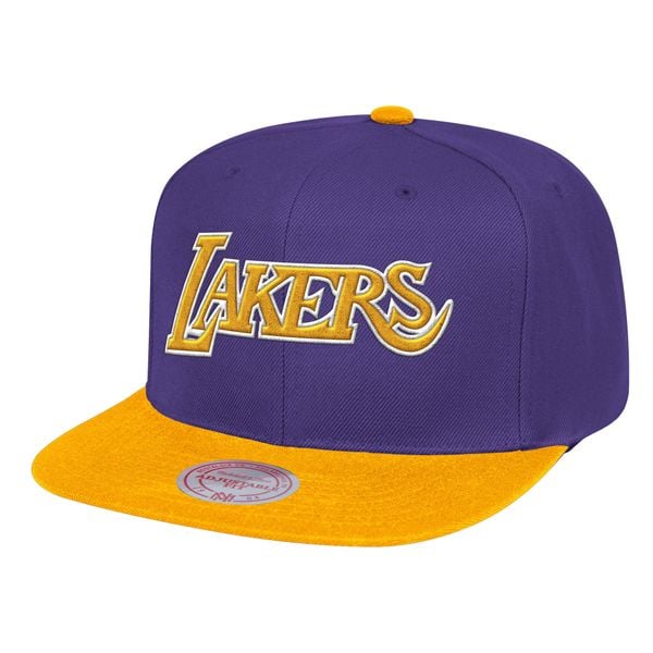 Czapka typu snapback Los Angeles Lakers. Fioletowe czapki męskie Mitchell & Ness, bez wzorów, sportowe. Za 194.00 zł.
