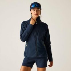 Damska kurtka softshell Nomadic Panelled Water-Repeat z kapturem. Niebieskie kurtki damskie Dare 2b, s, bez wzorów, z materiału, z kapturem. Za 399.99 zł.