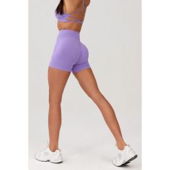 Damskie spodenki bezszwowe Rough Radical Seamless Glow Shorts. Fioletowe spodenki sportowe damskie ROUGH RADICAL, na fitness i siłownię. W wyprzedaży za 103.92 zł.