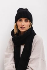 WEŁNIANY SZALIK GILDA CZARNY One size - Flawless. Czarne szaliki i kominy damskie Flawless, bez wzorów, z wełny. Za 246.50 zł.