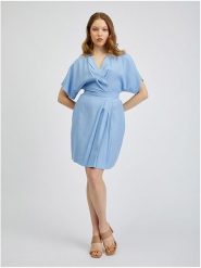 Orsay Sukienka w kolorze błękitnym rozmiar: 38. Niebieskie sukienki damskie ORSAY, bez wzorów, bez kołnierzyka, bez ramiączek, midi. Za 78.99 zł.