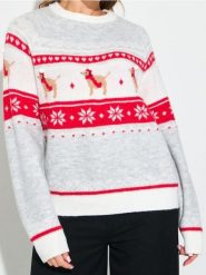 Świąteczny sweter z pieskami i zimowym wzorem - wielobarwny. Swetry klasyczne damskie Sinsay, l, bez kołnierzyka. W wyprzedaży za 29.99 zł.