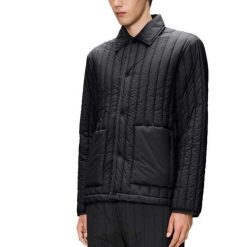 Kurtka RAINS BANJA LINER OVERSHIRT T1 Czarny. Czarne kurtki damskie Rains, bez wzorów, z tkaniny, bez kaptura. Za 527.58 zł.