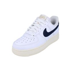 Buty sportowe Sneakersy damskie, W Air Force 1 07 EasyOn. Białe obuwie do biegania damskie Nike. Za 499.99 zł.