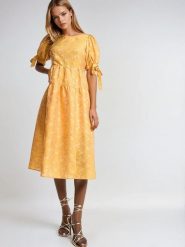 Monki Sukienka w kolorze pomarańczowym rozmiar: XS. Pomarańczowe sukienki damskie Monki, xs, bez wzorów, bez kołnierzyka, bez ramiączek, midi. Za 47.71 zł.