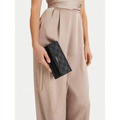 Torebka MEXX. Czarne torebki klasyczne damskie Mexx, bez wzorów, bez dodatków. Za 129.99 zł.