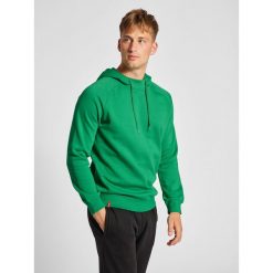Bluza z kapturem Hummel Red Classic. Zielone bluzy sportowe męskie HUMMEL, bez wzorów, sportowe, bez kołnierzyka, bez ramiączek. Za 217.50 zł.