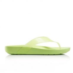 Japonki Dla Dorosłych Crocs Splash Glossy Flip. Zielone klapki damskie Crocs, bez wzorów, z materiału, bez obcasa. Za 99.99 zł.