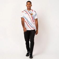 Koszulka piłkarska FC Barcelona męska. Białe t-shirty sportowe męskie FC Barcelona, m, z materiału, bez ramiączek, do piłki nożnej. Za 149.99 zł.