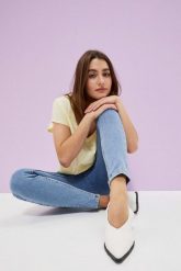 Jeansy high waist skinny niebieskie. Niebieskie jeansy damskie MOODO, z podwyższonym stanem. W wyprzedaży za 41.99 zł.