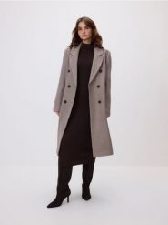 Dwurzędowy płaszcz z wełną - brązowy. Brązowe płaszcze damskie Reserved, l, bez wzorów, z tkaniny. Za 329.99 zł.