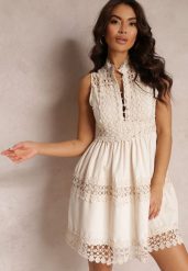 Jasnobeżowa Sukienka Athethra. Brązowe sukienki damskie Renee, na lato, m, w ażurowe wzory, boho, bez kołnierzyka, bez ramiączek, mini, rozkloszowane. W wyprzedaży za 167.99 zł.