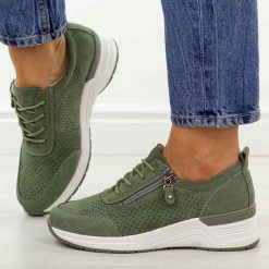 Zielone skórzane półbuty damskie Jezzi 4634. Zielone półbuty damskie Jezzi, bez wzorów, z jeansu, biznesowe, bez obcasa. Za 259.00 zł.