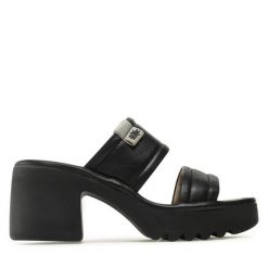 Klapki Fly London. Czarne klapki damskie Fly London, bez wzorów, bez obcasa. Za 519.99 zł.