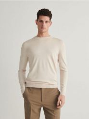 Wiskozowy sweter - pastelowy róż. Czerwone swetry męskie Reserved, l, bez wzorów, z dzianiny, bez kołnierzyka. W wyprzedaży za 39.99 zł.